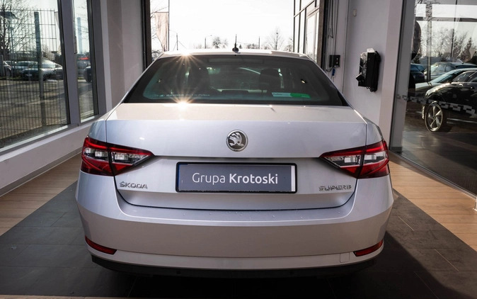 Skoda Superb cena 99500 przebieg: 121747, rok produkcji 2019 z Łódź małe 781